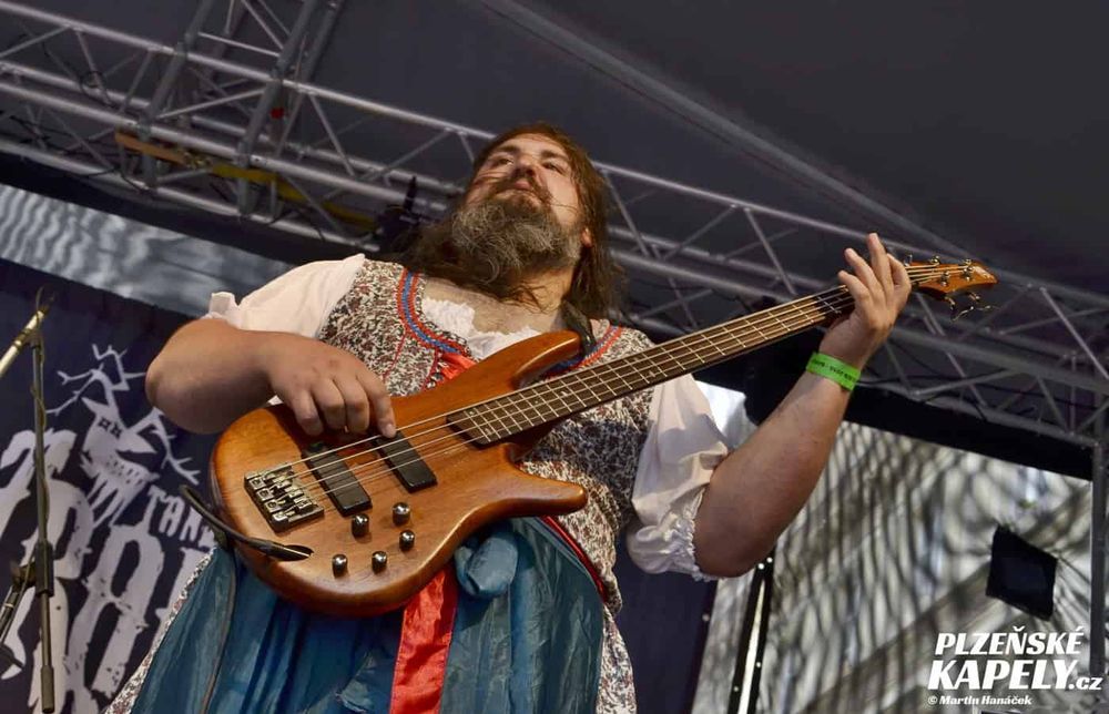 Jan "Anička" Suchý (basová kytara, od založení 2010)