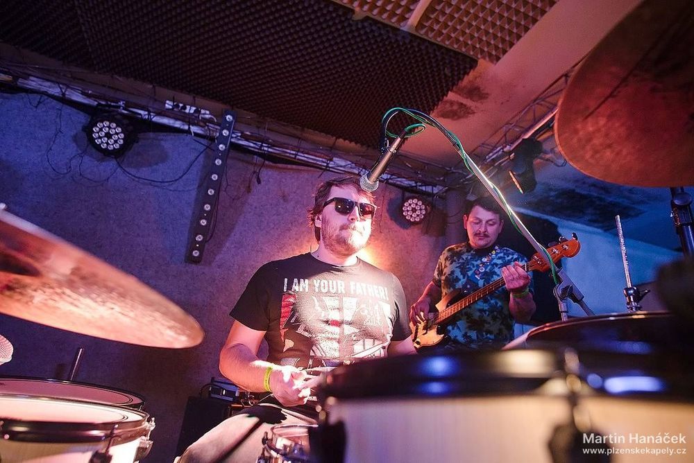 Utřela slzu a Rambanbám vystoupili v klubu Bílej Medvěd!