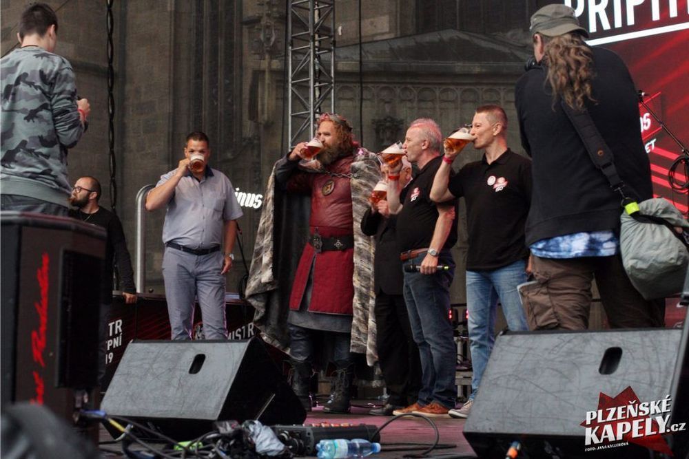 Fotoreport (Jana Kyllerová)
https://www.facebook.com/plzenskekapelycz/photos?tab=album&album_id=2444739269095410