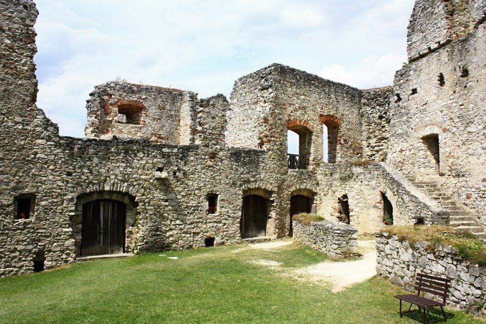 castle-rabi-1569172_1920-1024x683.jpeg